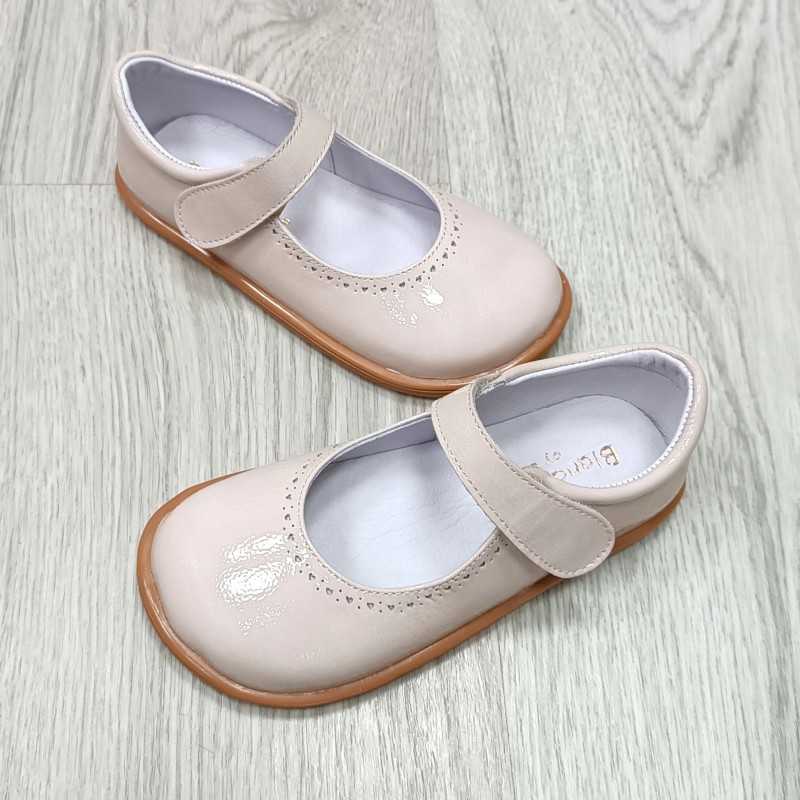 mercedita respetuosa de la marca Blanditos en color beige con brillo. Tallas 19 a 27
