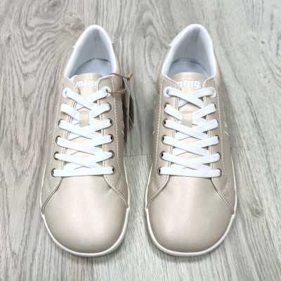 CALZADO MINIMALISTA, MARCA MUSTANG, COLOR ORO