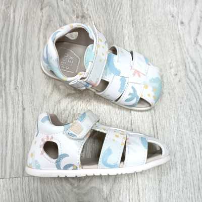 calzado respetuoso infantil, sandalia piruflex blanco estampado