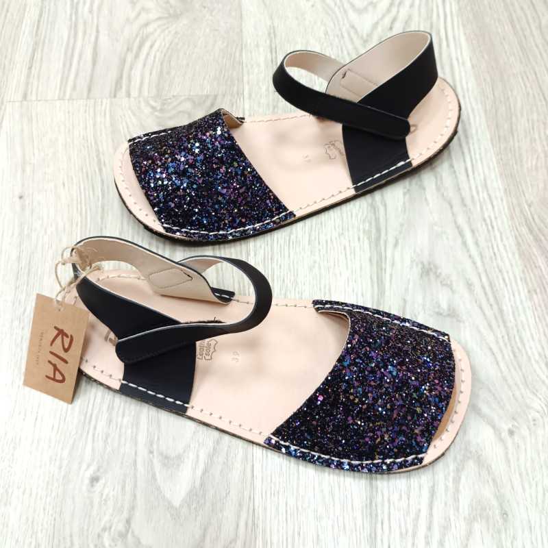 calzado minimalista adulto, menorquina RIA en color negro con brillo