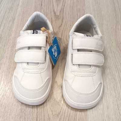 CALZADO BAREFOOT. deportivo colegial respetuoso de la marca mustang en color blanco