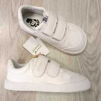 CALZADO BAREFOOT. deportivo colegial respetuoso de la marca mustang en color blanco