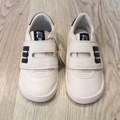 calzado respetuoso infantil, mustang modelo usain baby en colores blanco y azul y blanco y rosa