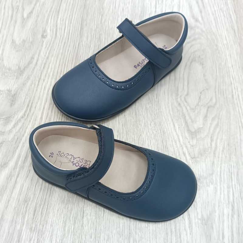 calzado respetuoso infantil, mercedita colegial en color azul marino fabricada en piel